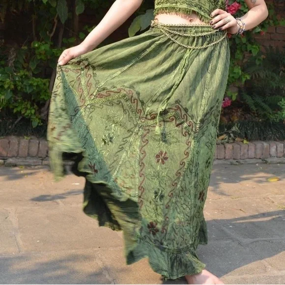Green Vintage Vibe Embroidered Maxi Skirt Cottage Fairy Core Bohemian Skirt - Picture 7 of 7